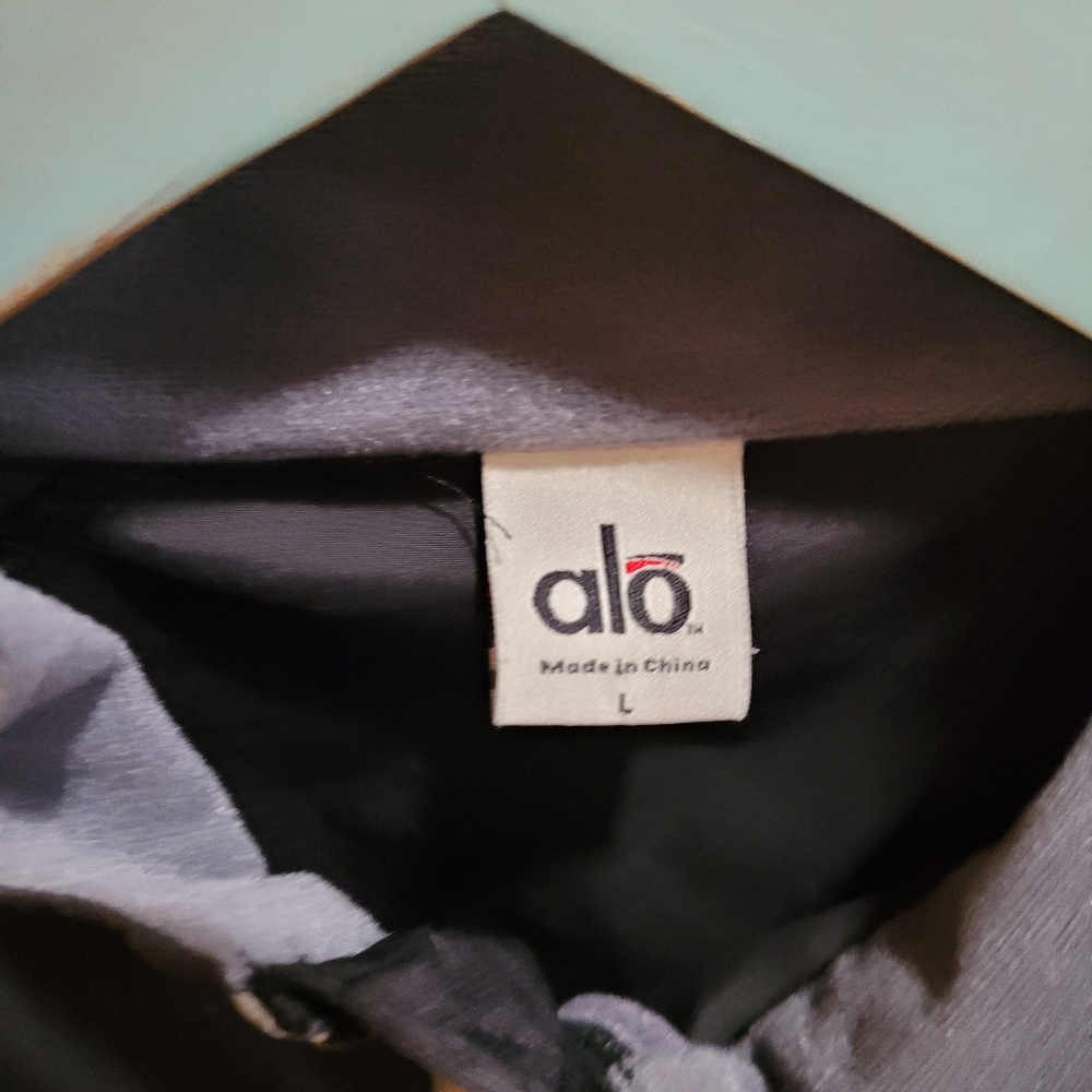 Alo yoga  jacket - Picture 6 of 10